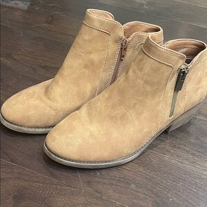 Tan Ankle Boots Maurice’s size 8.5